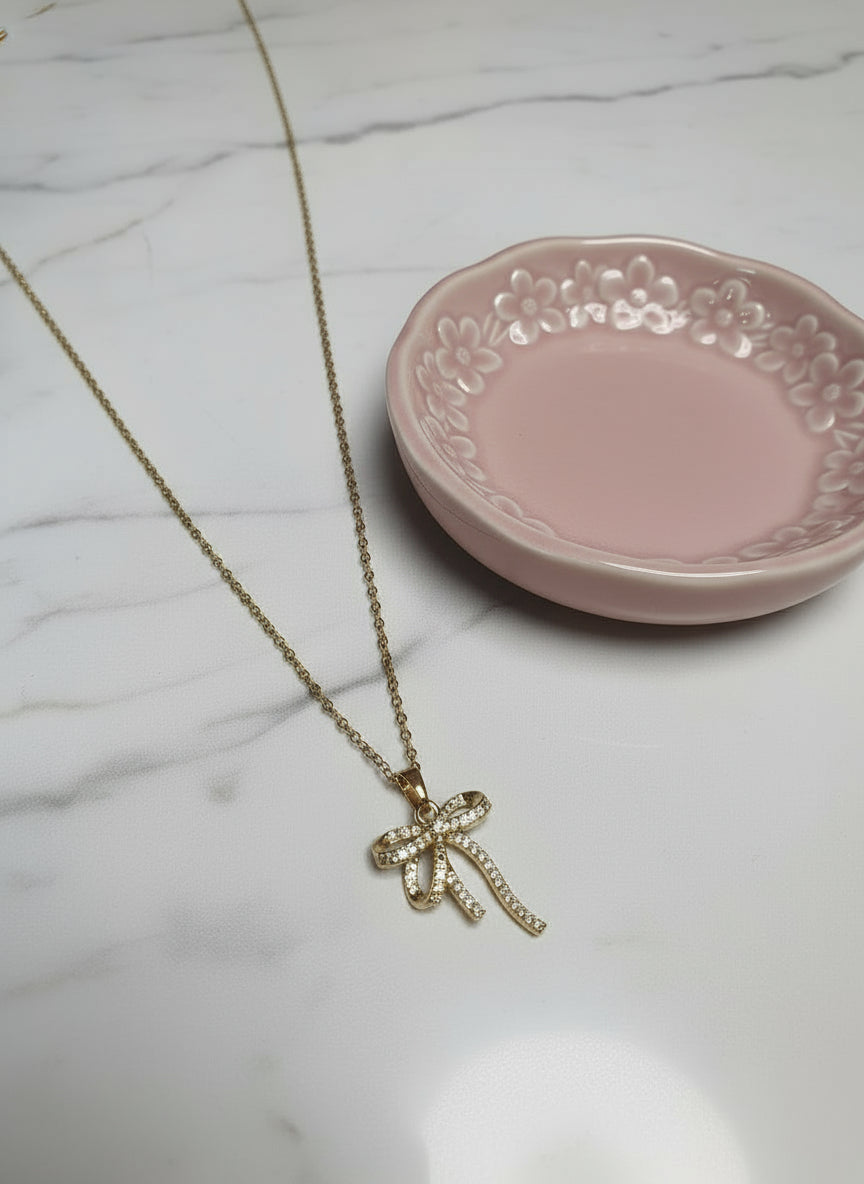 Bow It Necklace